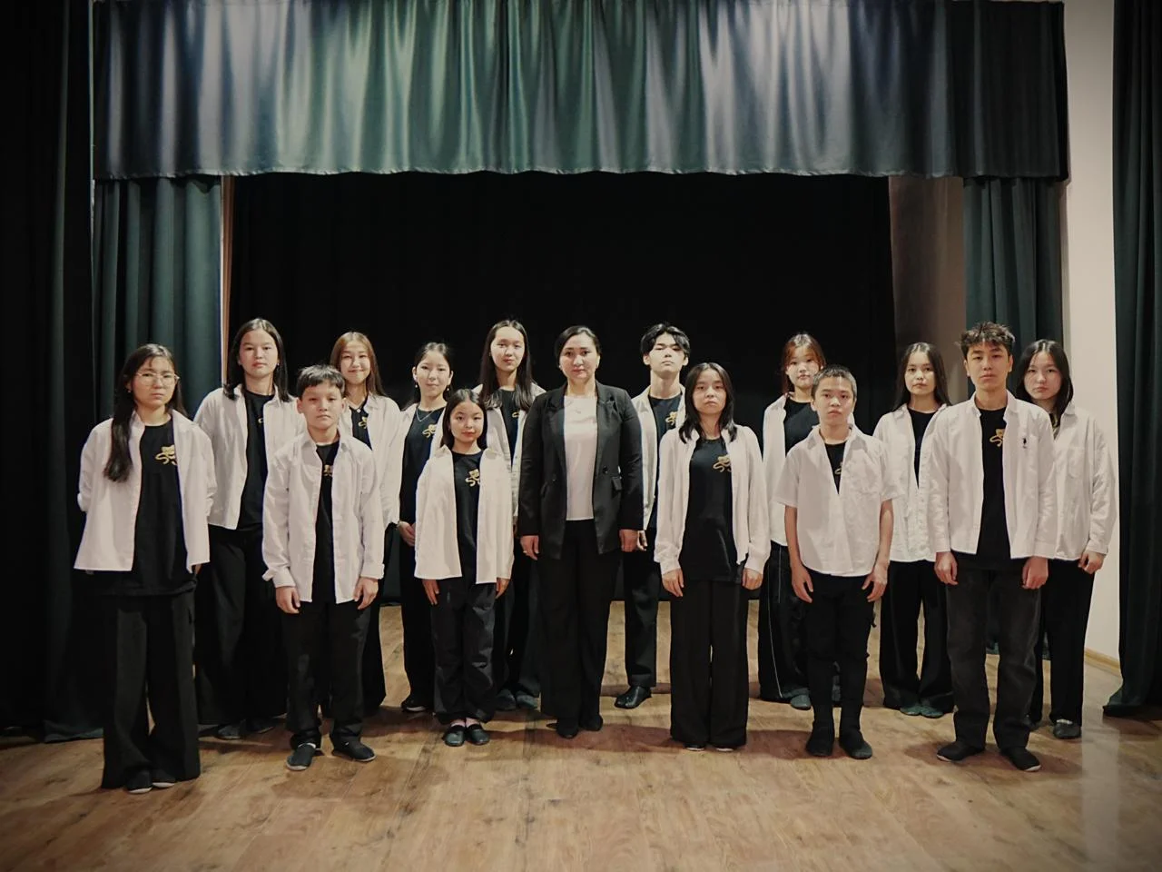 Театральный коллектив «Ғажайып балалар» Руководитель коллектива: Кайрбекова Гульнара Абдихаликовна