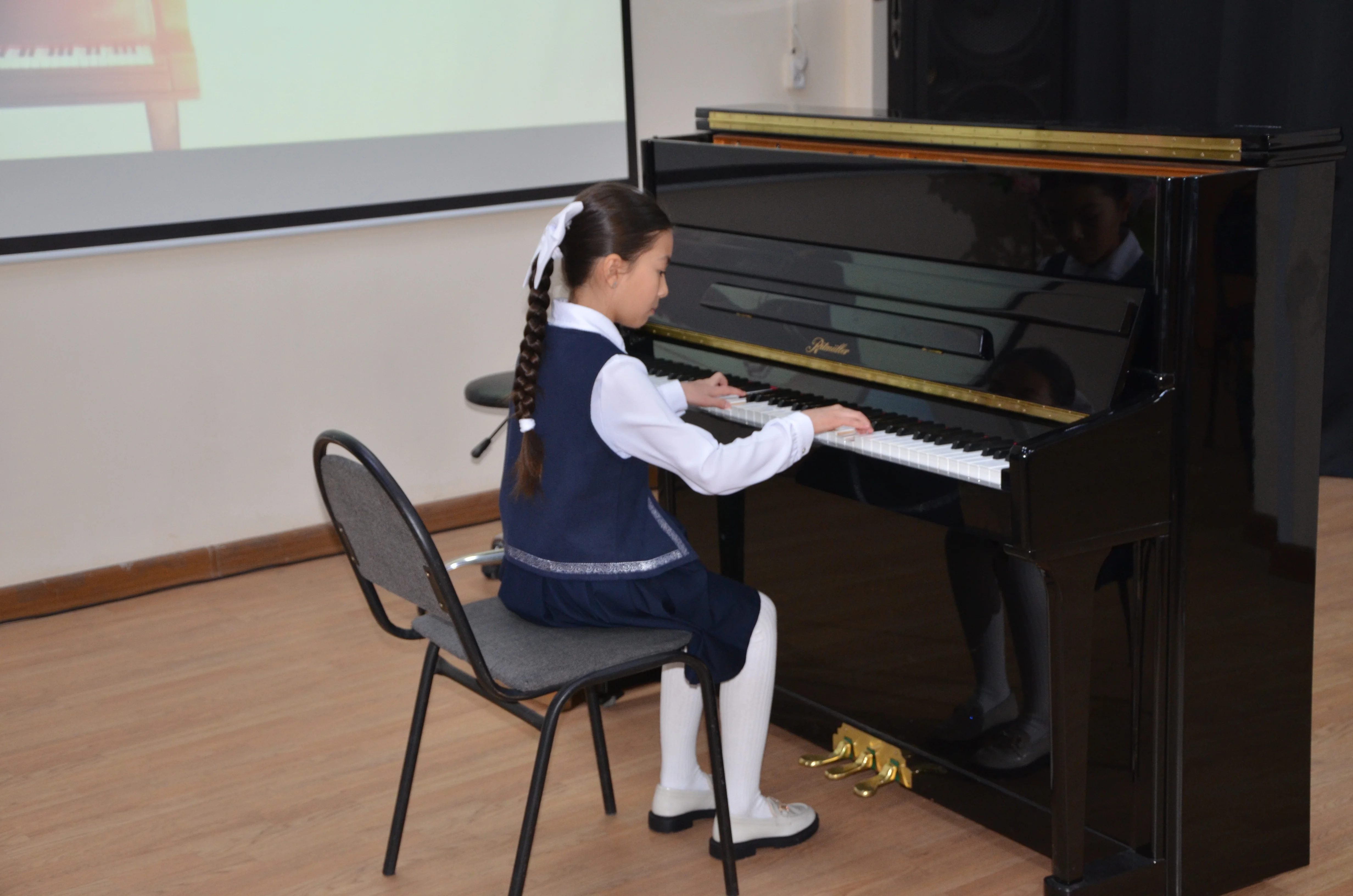 14-декабря 2025 года в школе искусств № 2 состоялся внутришкольный конкурс «Жас пианист». 