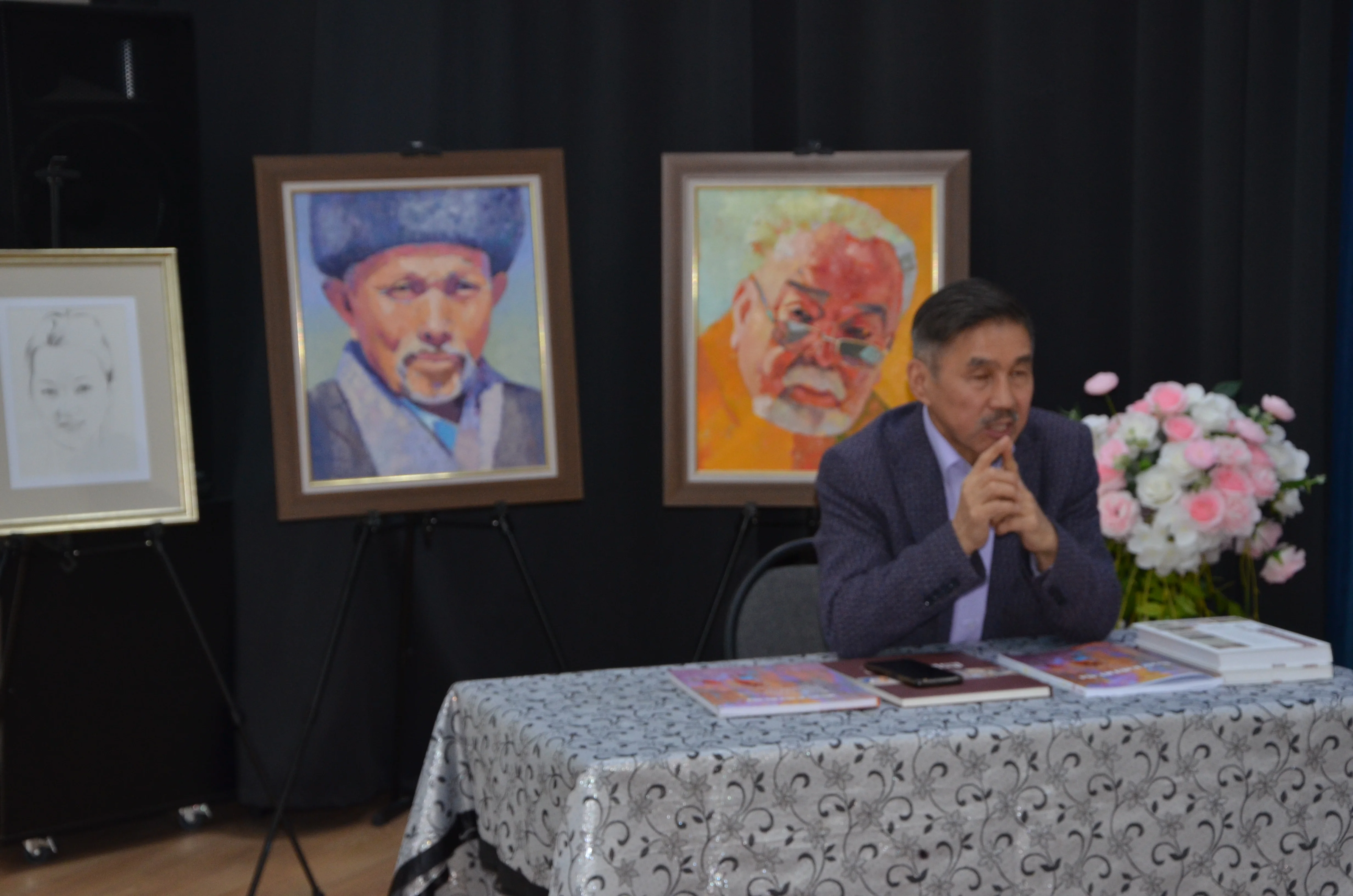 19 декабря 2025 года была организована творческая встреча «Өнер өрнектеген өмір» («Жизнь, украшенная искусством») с мастером кисти Жеңисом Кәкенұлы 