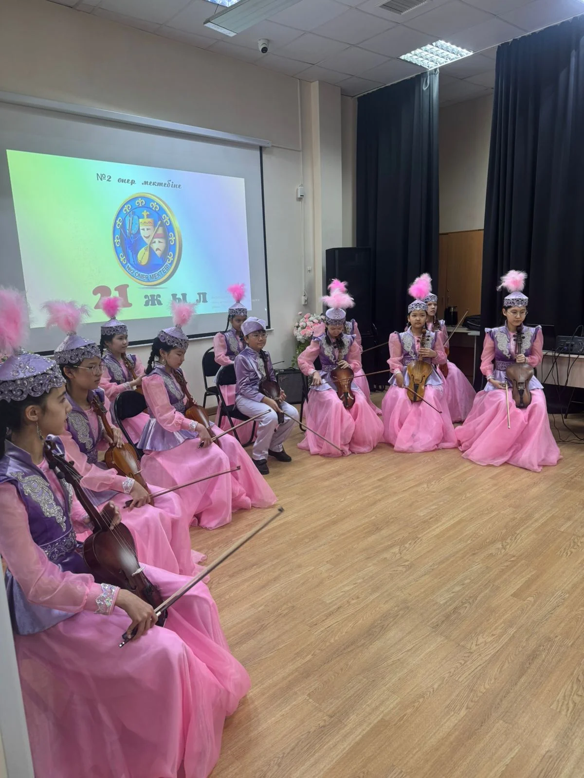 Мектебіміздің 21 жылдық мерейтойы аясында ұйымдастырылған мерекелік концерт