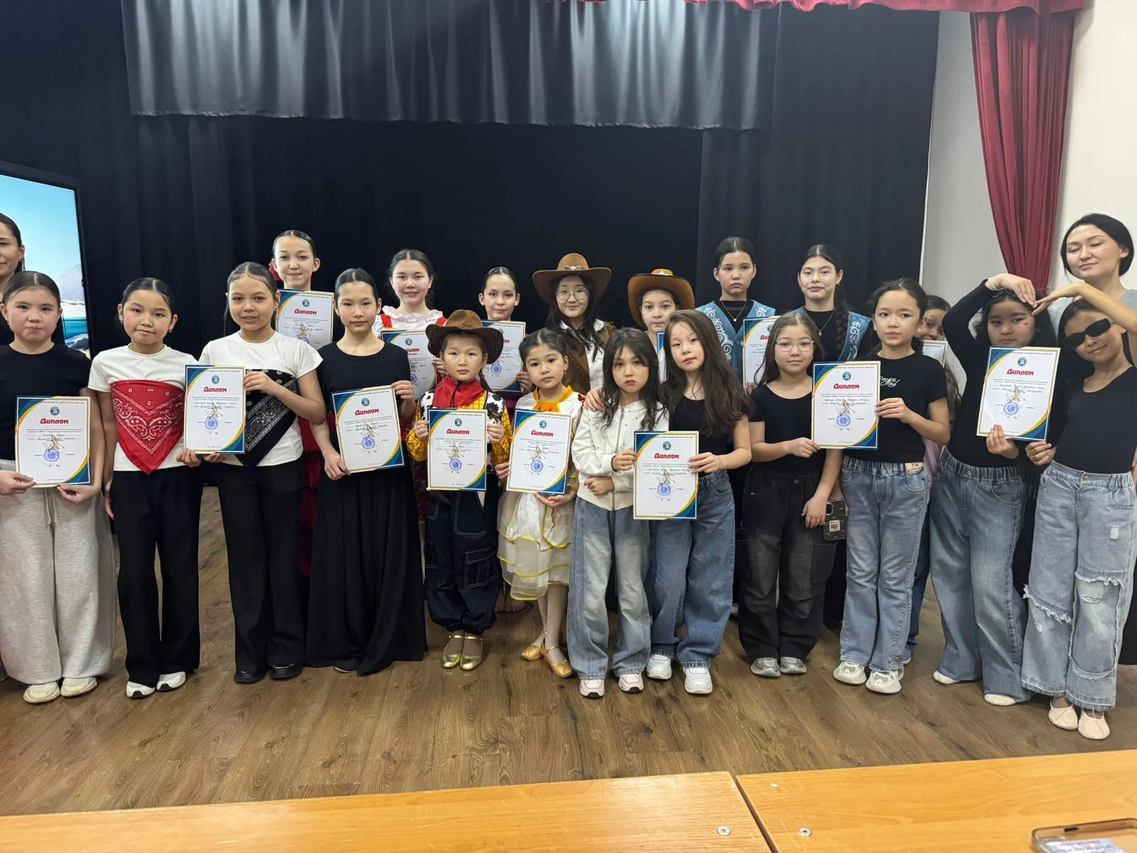  «BiArt» атты мектепішілік би сыныптарының оқушылары арасында өнер байқауы